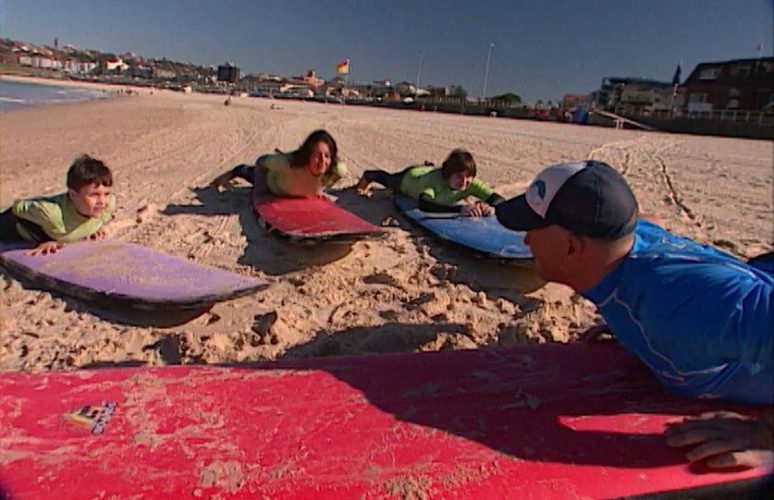 Australia Surfing lessons for the whole family on Sydney’s iconic